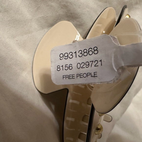 Free People Claw Clip - NWT - Picture 8 of 9